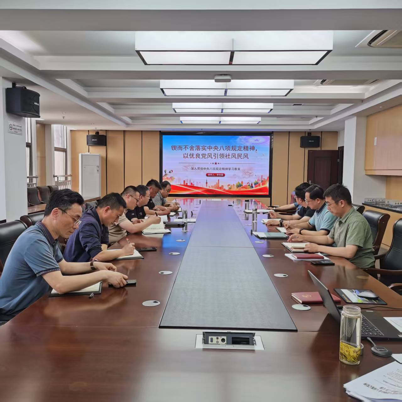 我校召開黨委理論學(xué)習(xí)中心組集體學(xué)習(xí)會(huì)議